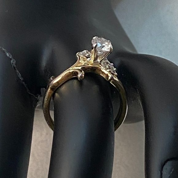 Fan Shaped Rhinestones Ring Encircling Round Faux Diamond Gold Tone Metal - Picture 3 of 9